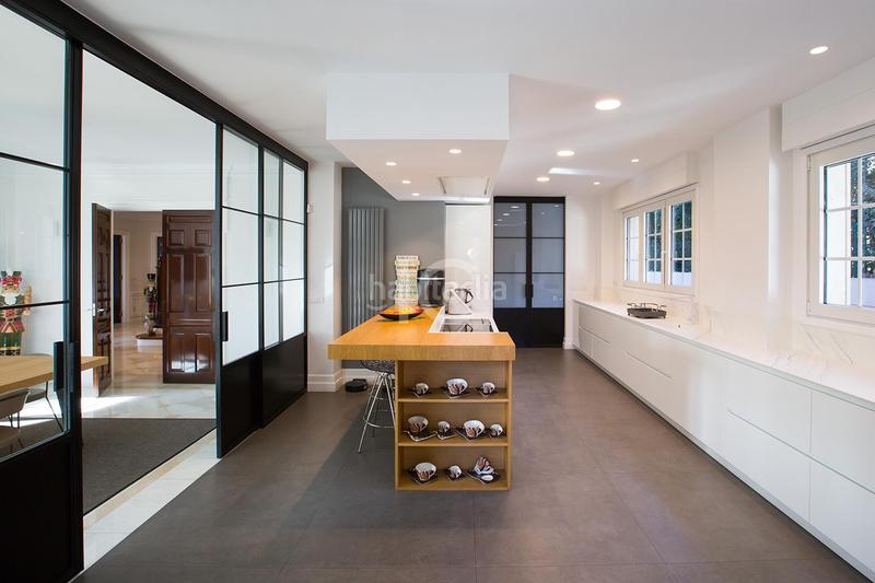 Foto f0d7575e-e66f-430d-9538-44c1ccf3c058. Chalet avec chauffage parking piscine dans Neguri Getxo