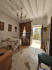 Casa in Viñuela. Casita para reformar en el centro de los romanes viñuela