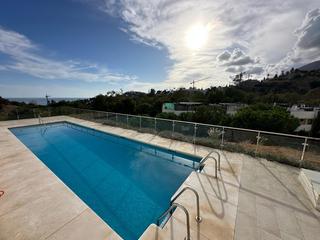 Apartament a Nueva Torrequebrada. Apartamento con piscina y garaje en arroyo de la miel
