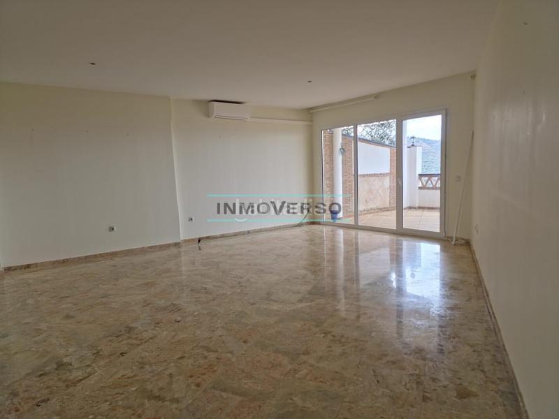 Foto 98ba3dab-db41-45ea-bd4b-042b91d22369. Miete dachwohnung mit parking pool in Alcaucín