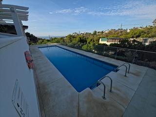 Apartament a Nueva Torrequebrada. Apartamento con piscina y garaje en arroyo de la miel