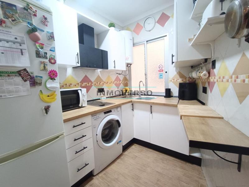 Foto dbeac0fe-ba8d-4776-9bfd-7e05ea5aa0ed. Piso coqueto piso de 3 dormitorios en zona centro mármoles en Málaga