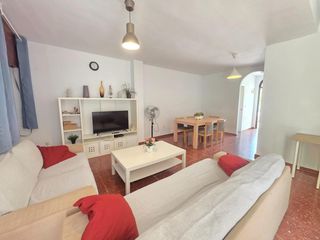 Lloguer Casa adossada a Chilches. Vivir en el paraiso en benajarafe es posible solo larga temporad