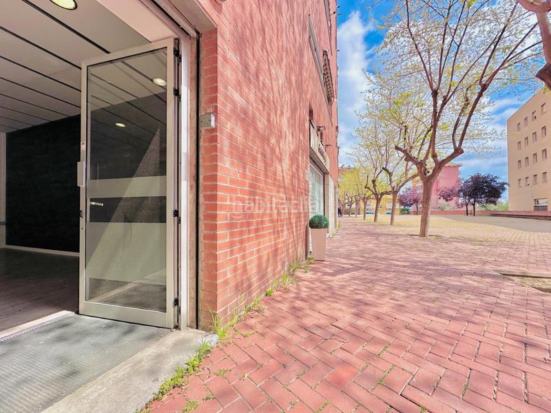Foto a744a41b-6e18-4abd-bbd3-8540d54f1149. Local comercial sin reformas. sin excusas. tu negocio puede empezar aquí mañana en Sabadell