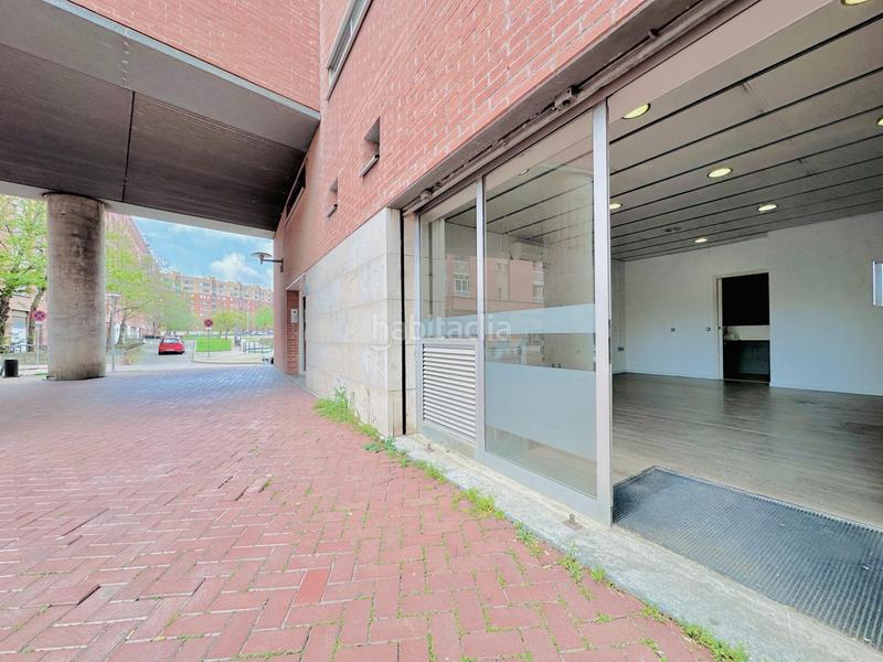 Foto bf0a70b7-4c03-4a37-ab64-906444fc1d8f. Local comercial sin reformas. sin excusas. tu negocio puede empezar aquí mañana en Sabadell