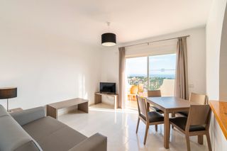 Apartamento en Manzanera-Tosal. Apartamento amueblado con piscina, calefaccin, aire acondiciona