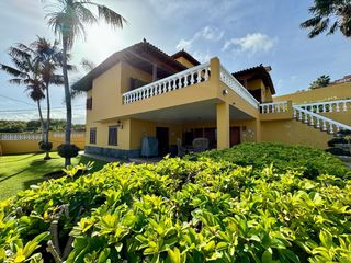 Chalet in Los Realejos pueblo. Tenerife: magnificent villa with stunning sea views!