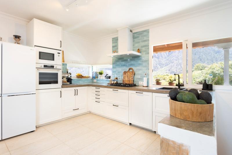 Foto 2f1f2405-583b-41f9-83d0-588700a207a0. Chalet north tenerife – unique large finca with avocado groves, sea views and huge potential en Orotava (La)