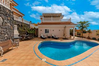 Xalet  Calle el callao. Tenerife south– stylish detached villa with sea views, pool and