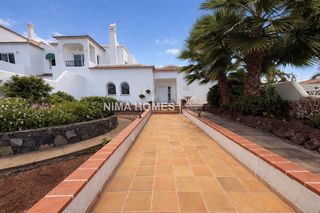 Casa aparellada  Calle isla de lanzarote. Tenerife: stylish house with spacious gardens and versatile pote