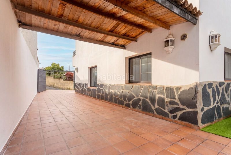 Foto ed3cd8ac-4c5f-418f-a3e2-3526732ab4f1. Casa aparellada amb aparcament a Sauzal (El)