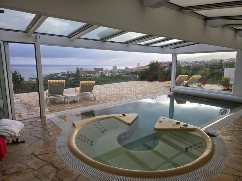 Foto 143576b9-4451-4073-b3e9-3d6078c00abc. Casa amb aparcament a Playa Jardín Puerto de la Cruz