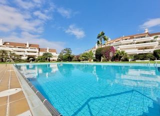 Apartament a Playa Jardín. Tenerife fantástico apartamento con terraza y jardín privado en