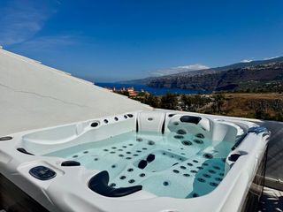 Casa a Playa Jardín. Tenerife  moderna y lujosa casa adosada tipo tríplex en la zona