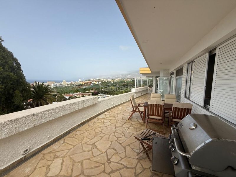 Foto 0f3d5f53-1f5f-4d1a-b0a8-ce264b24fb00. Casa amb aparcament a Playa Jardín Puerto de la Cruz