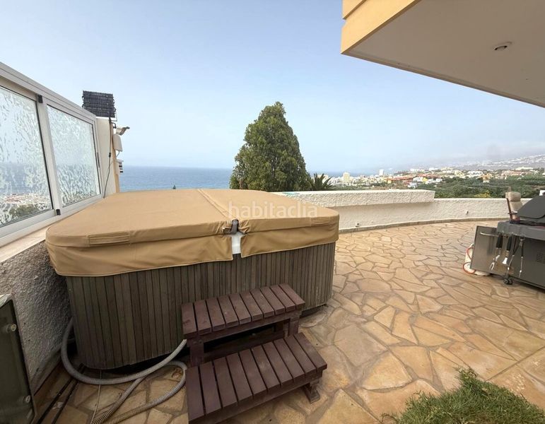 Foto dc7ff9da-7f02-448b-911f-75c935f140a8. Casa amb aparcament a Playa Jardín Puerto de la Cruz