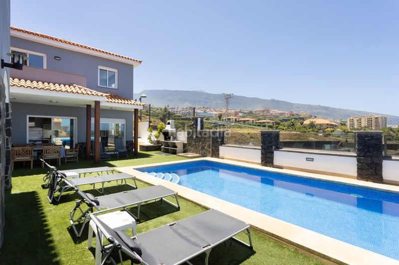 Foto ab7b66b4-9b67-4f4a-91e5-b7f9cc702ee2. Casa amb aparcament a Playa Jardín Puerto de la Cruz