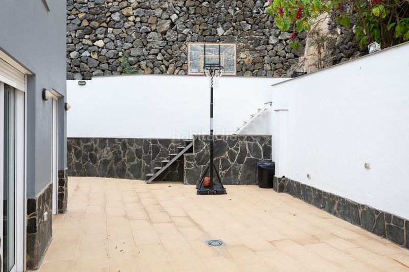 Foto f9fd211c-6b8f-46b1-8d1b-3c70dade4b73. Casa amb aparcament a Playa Jardín Puerto de la Cruz
