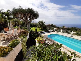 Casa a Santa Úrsula Pueblo. Tenerife excepcional villa con jardín tropical y espectaculares