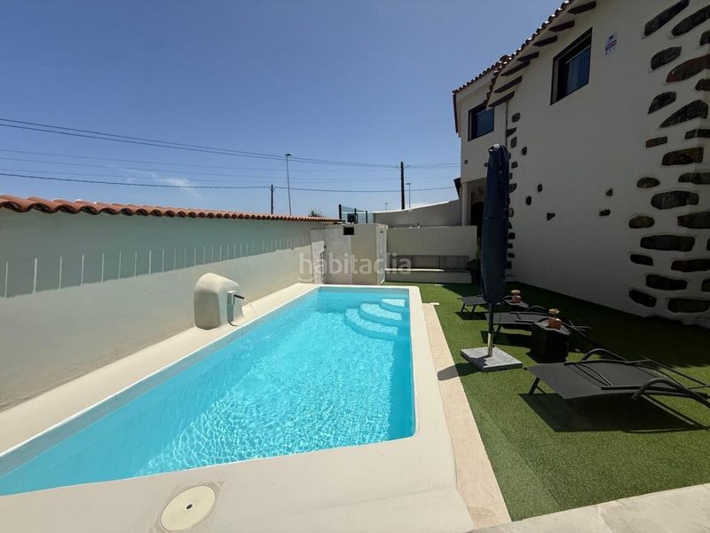 Foto 01c3836c-a574-40f0-84dd-603b10125657. Casa amb aparcament a Centro Orotava (La)