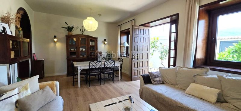Foto a14a2427-d506-4c1b-a609-8489820d69b7. Casa amb aparcament a Centro Orotava (La)