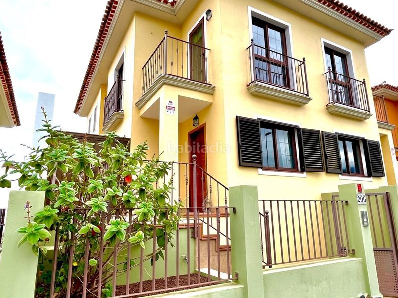 Foto 03ee89b0-a0a2-4120-9c58-1b6927e74fb0. Casa aparellada amb aparcament a Centro Orotava (La)