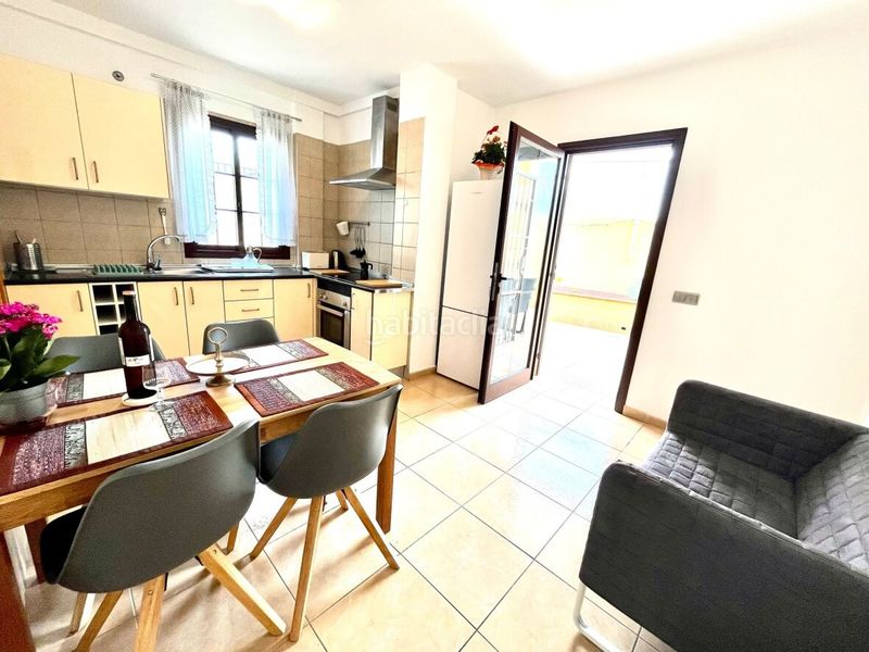 Foto 3bdce880-e666-4228-85c2-657085fc84ab. Casa aparellada amb aparcament a Centro Orotava (La)