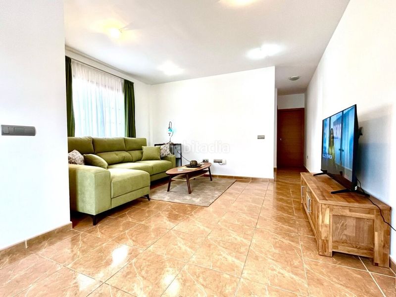 Foto d3388e59-d5f3-4b20-a97b-e332fb3f971b. Casa aparellada amb aparcament a Centro Orotava (La)