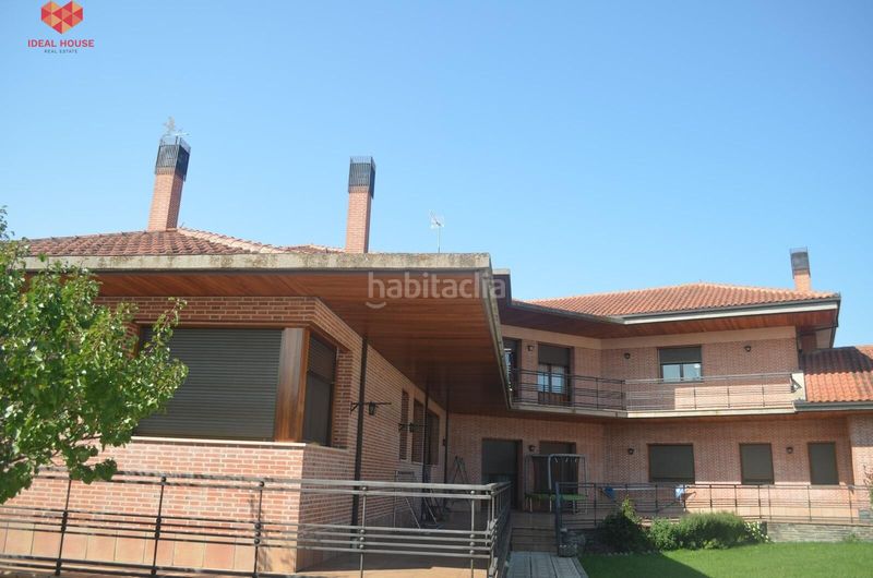 Foto 532b99ac-df06-4cd2-93a5-11984170179e. Xalet amb aparcament a Nieva