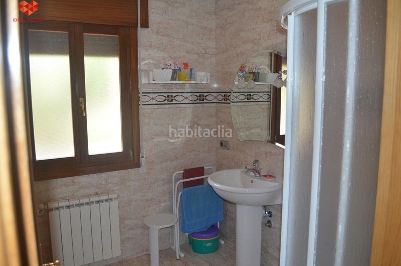 Foto b07917e8-ad83-4977-8b33-19f6b749e0cc. Xalet amb aparcament a Nieva