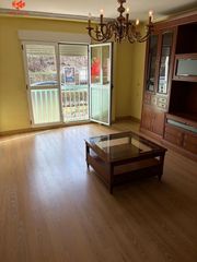 Pis a Carretera villacastin 20. Piso de 4 habitaciones y 2 baños con garaje y trastero