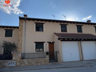 Chalet  Calle calle sobrellano. Chalet de 3 habitaciones con patio independiente