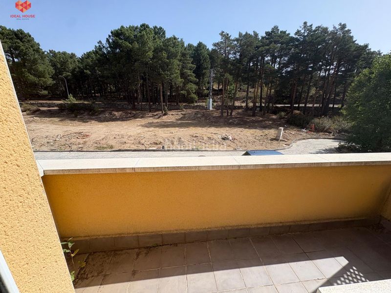 Foto 6f288f40-0ae6-4aea-8a80-a4d339f86770. Casa adossada amb calefacció aparcament a Estación del Espinar Espinar (El)