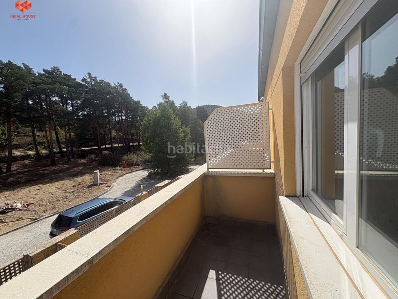 Foto e0a6386a-f1a1-45e1-9eb3-b6d3cf4aa96b. Casa adossada amb calefacció aparcament a Estación del Espinar Espinar (El)