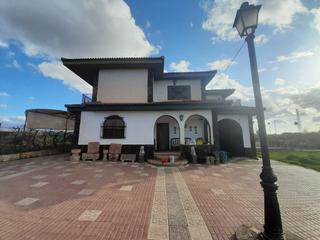 Country house  Calle ortensia. Gran cortijo a la venta en chauchina (granada)