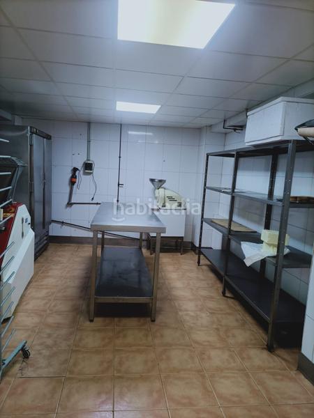Foto 09e09f91-e229-4e29-93e8-663d60c4a939. Traspaso local comercial en plaza del horno 22 traspaso de local para pasteleria y panaderia en Atarfe