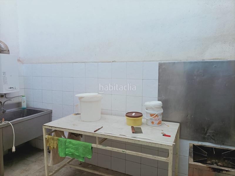 Foto fc3ba467-bbaf-4f7a-bc1a-728fba55e5b1. Traspaso local comercial en plaza del horno 22 traspaso de local para pasteleria y panaderia en Atarfe