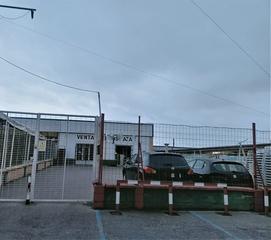 Bâtiment à usage industriel à Carretera pinos puente 20t. Naves a la venta en atarfe