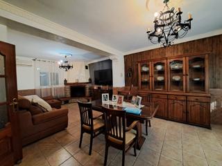 Casa a schiera  Avenida de andalucía 1. Venta de casa en fuente vaqueros (granada)