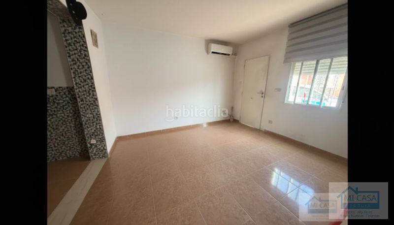 Foto 55447acb-6502-41c4-812e-94d1ead178e6. Casa a Láchar