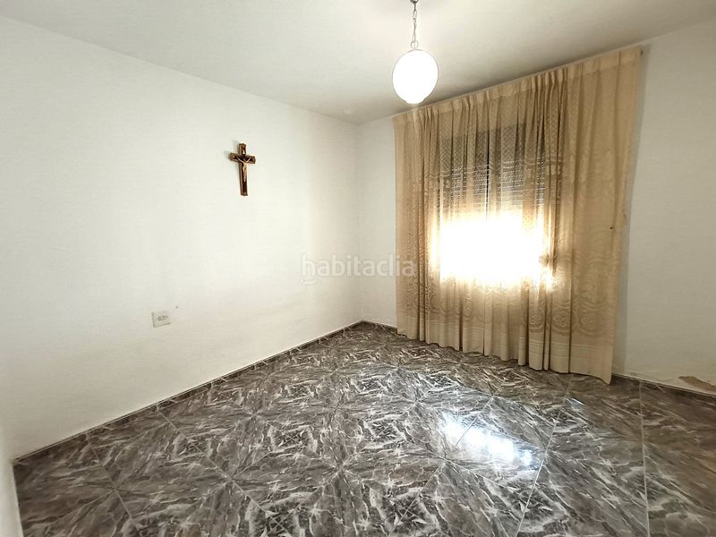 Foto 2b1c4e3a-961d-4432-95f0-afa72756a60f. Casa amb xemeneia aparcament a Láchar