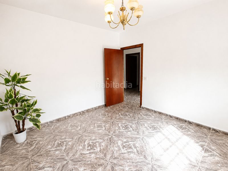 Foto 3e7913d5-92d5-41bc-b5c1-7a55e7e3d115. Casa amb xemeneia aparcament a Láchar