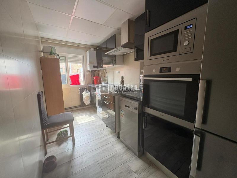 Foto 622fabcd-9408-42c0-b814-2ec652f177f7. Flat in de antonio sangenis 12 in Las Delicias Zaragoza