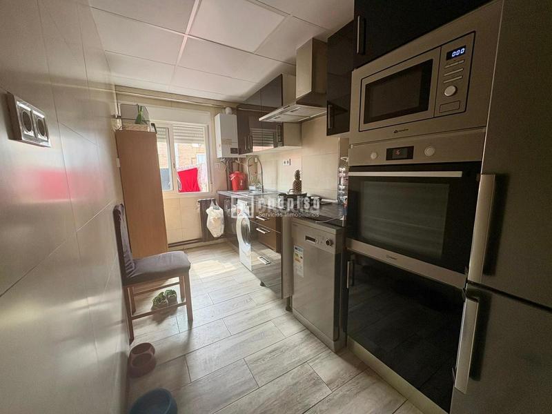 Foto e6e774c9-4b66-4c1a-8f4e-caa46b9375c0. Flat in de antonio sangenis 12 in Las Delicias Zaragoza