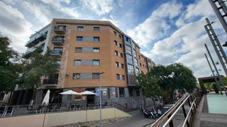 Piso en El Poble Sec - Parc de Montjuïc. Vivienda seminueva  de 72m con plaza de parking incluida. totalm