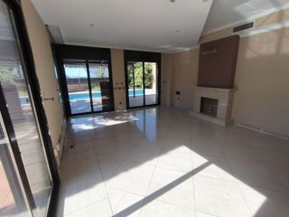 Casa in Fondo Somella. Amplio chalet con piscina privada. haga su oferta!