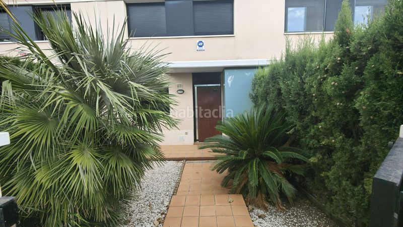 Foto cf084f83-ff0e-4534-9634-ab6dfdc91441. Casa adossada amb calefacció aparcament a Santa Maria Vilanova i la Geltrú