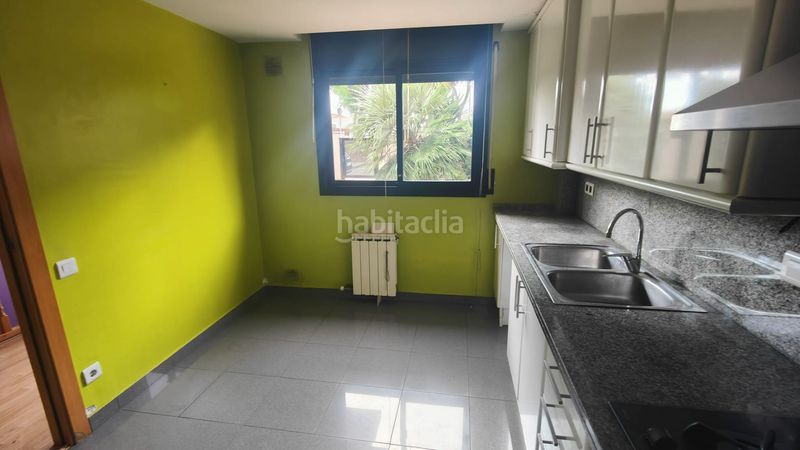 Foto f5255601-18ed-4903-a376-7e9312ccf850. Casa adossada amb calefacció aparcament a Santa Maria Vilanova i la Geltrú