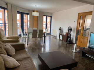 Dachwohnung in Ensanche - Parque del Oeste