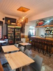 Local Comercial a Carrer de francesc balcells 2. Venta de local con salida de humos